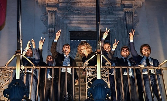 Italy's cabinet ministers celebrate after announcing budget plans, 27 September 2018