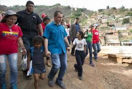 Vice-President Arreaza participates in house to house visits in Antimano Caracas