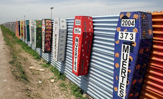 Coffins representing the deaths of migrants at the US-Mexico border (photo: Tomas Castelazo)