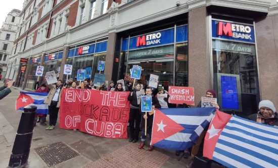 RCG and RATB protest against Metro Bank's blockade of Cuba (photo: FRFI)