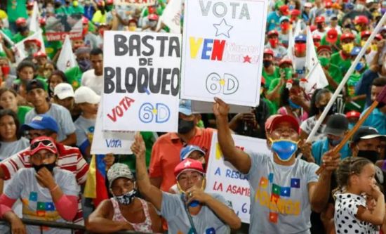 Popular rally calling for participation in the 6 December elecitons (photo: Orinoco Tribune)