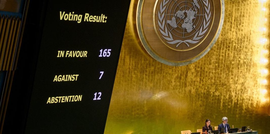 UN General Assembly votes on the draft resolution on the necessity of ending the economic, commercial and financial embargo imposed by the United States against Cuba (photo: UN/Loey Felipe)