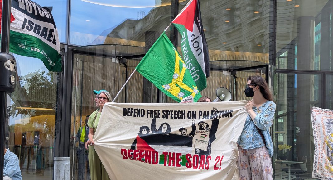 Picketers outside the Old Bailey protest in support of the SOAS 2 (photo: FRFI)