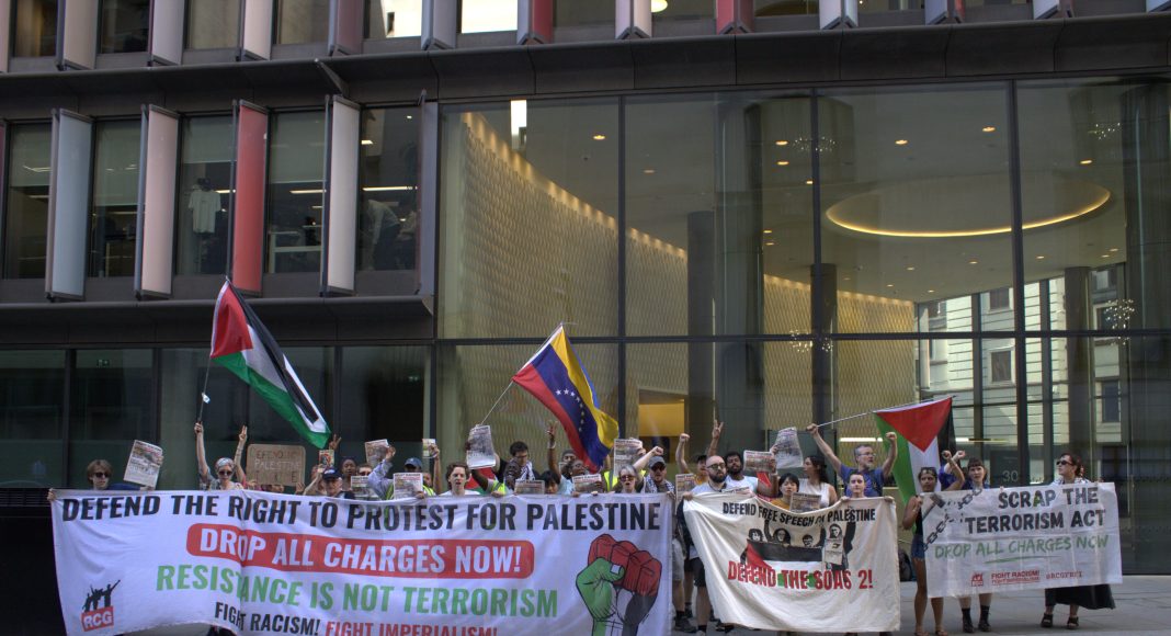 Picketers outside the Old Bailey protest in support of the SOAS 2 (photo: FRFI)